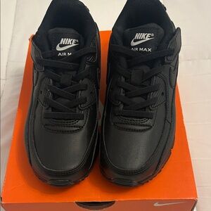 Kids Nike Air Max 90 Easy On in all black. Brand new with box